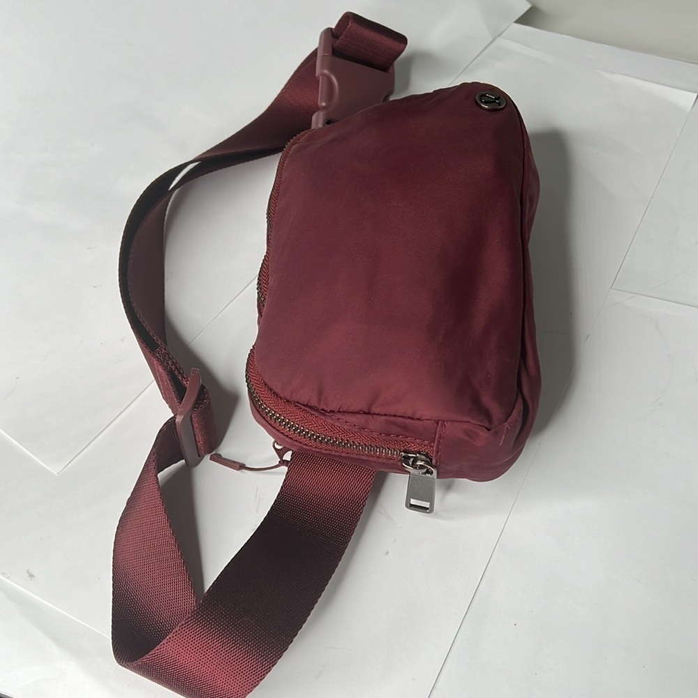 Lululemon Everywhere Belt Bag One Size RDMR Red Merlot